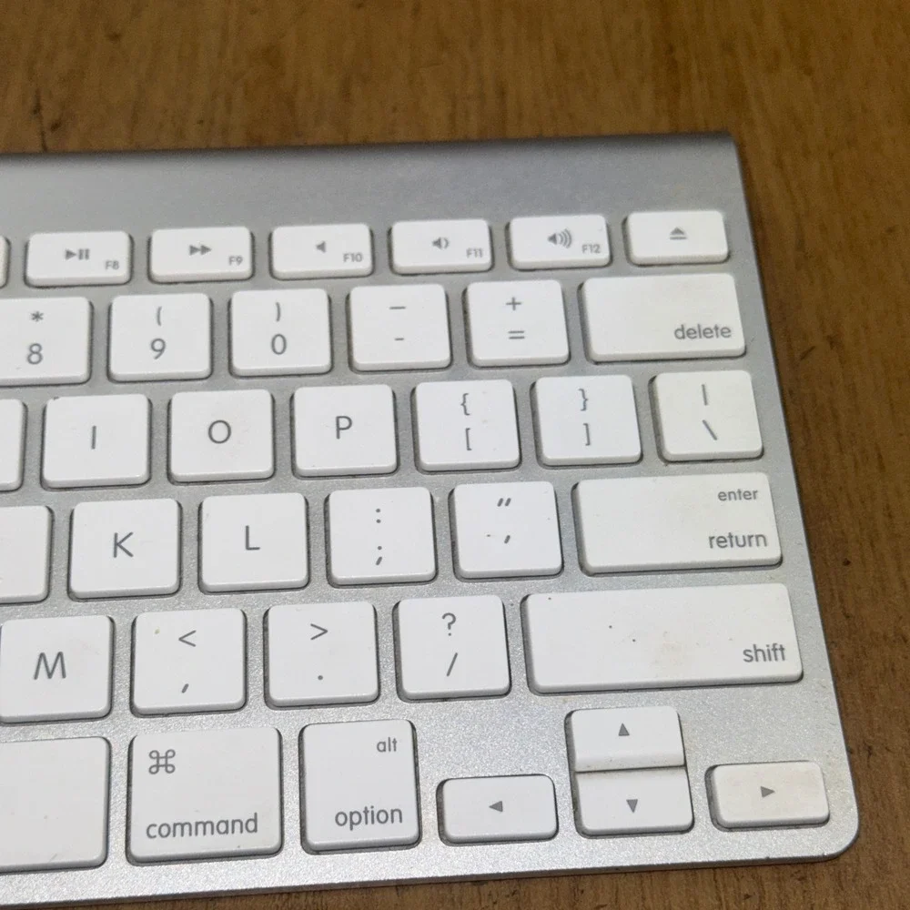 Apple Wireless Keyboard Silver White‎ Bluetooth Model A1314 Mac iPad parts
